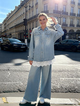 Charger l'image dans la galerie, Chemisier denim fluide S-Woman à détails dentelle