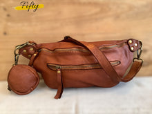 Charger l&#39;image dans la galerie, Sac Banane en Cuir Souple, Vintage Italien
