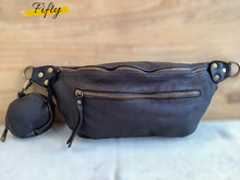 Charger l&#39;image dans la galerie, Sac Banane en Cuir Souple, Vintage Italien
