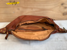 Charger l&#39;image dans la galerie, Sac Banane en Cuir Souple, Vintage Italien
