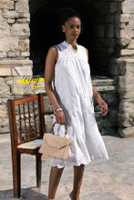 Charger l&#39;image dans la galerie, Robe blanche broderie anglaise sans manches
