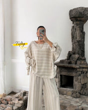 Charger l&#39;image dans la galerie, Ensemble pantalon tunique beige rayé, haut noué et pantalon large
