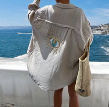Charger l&#39;image dans la galerie, Tunique Oversize en Gaz de Coton avec Broderie Œil – Confort &amp; Style Estival
