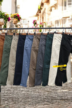 Charger l&#39;image dans la galerie, Pantalon slim à boutons et fermeture
