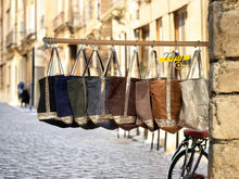 Charger l&#39;image dans la galerie, Sac cabas en cuir avec bandes pailletées
