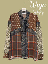 Charger l&#39;image dans la galerie, Chemisier blouse patchwork col lavallière
