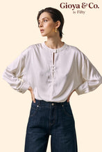 Charger l&#39;image dans la galerie, Blouse satinée col officier
