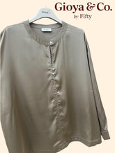 Charger l&#39;image dans la galerie, Blouse satinée col officier
